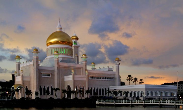 Sultan Omar Ali Saifuddin Mosque in the capital Bandar Seri Begawan stood ready in 1958 and is considered the country's largest landmark.